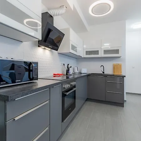Apartment Honved77-79 By Bltn *