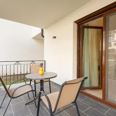 Apartment Honved77-79 By Bltn